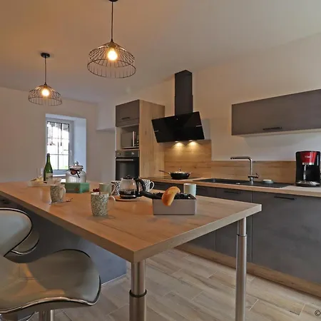 Casa de Férias Charmante En Pierre Avec Wifi, Terrasse Et Jardin Clos - Fr-1-497-137 *