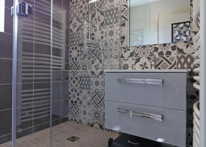 Charmante En Pierre Avec Wifi, Terrasse Et Jardin Clos - Fr-1-497-137 *