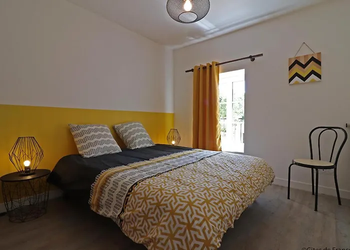 Charmante En Pierre Avec Wifi, Terrasse Et Jardin Clos - Fr-1-497-137 Hébergement de vacances *